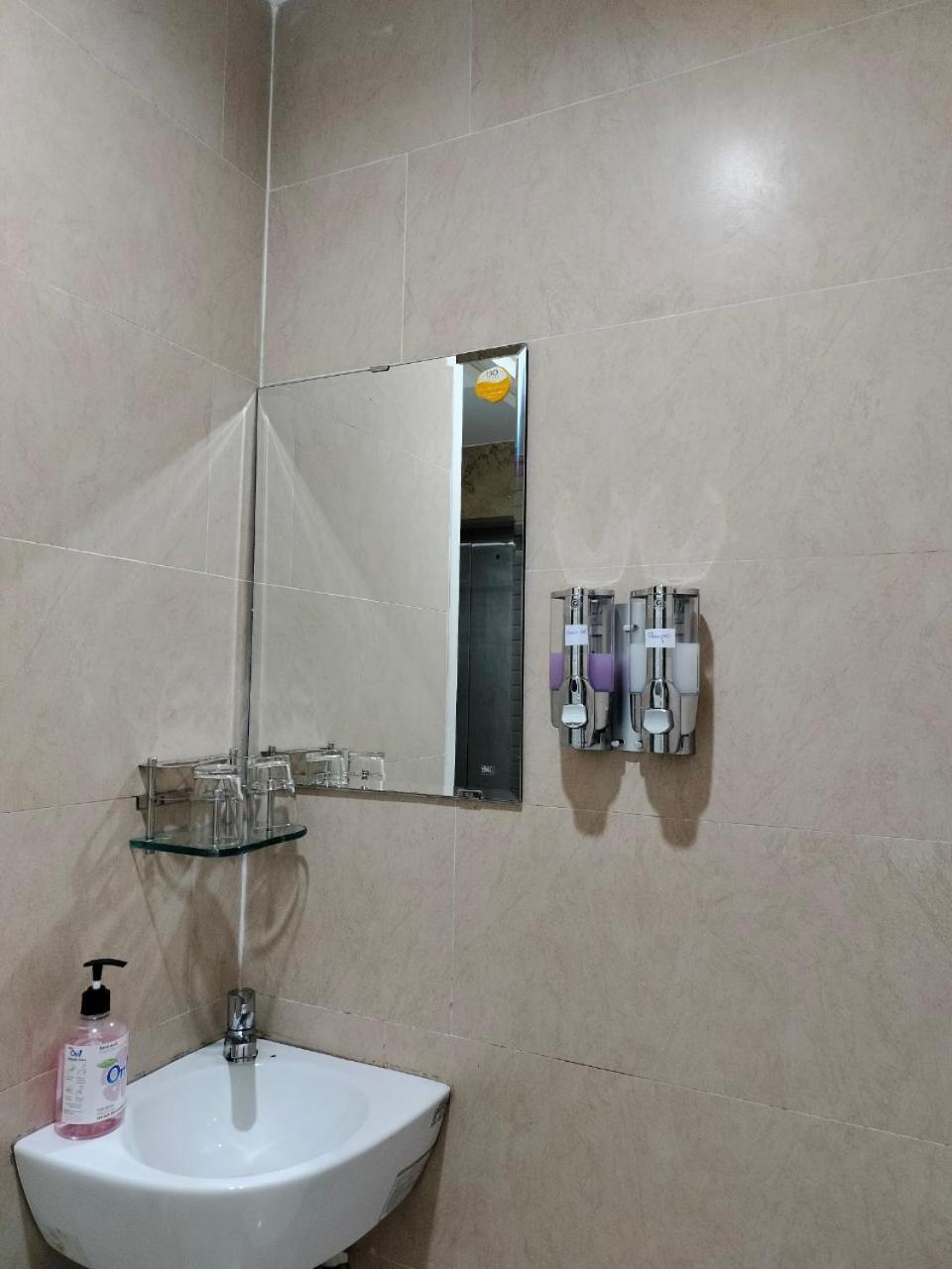 Adventure Hotel Хошимин Экстерьер фото